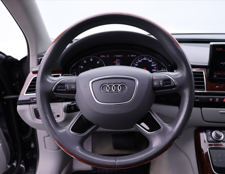 Audi A8 Sedan / Limuzína 4,2 l 273 kw