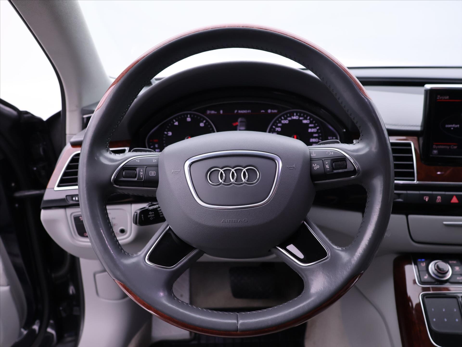 Audi A8 Sedan / Limuzína 4,2 l 273 kw