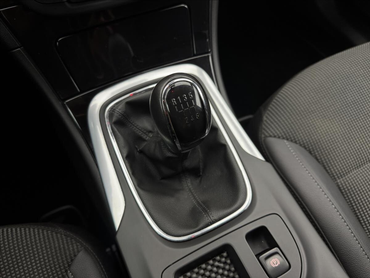 Opel Insignia Sedan / Limuzína 2,0 l 118 kw