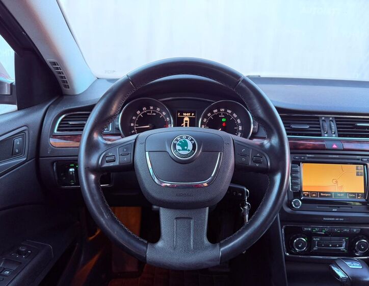 Škoda Superb 16