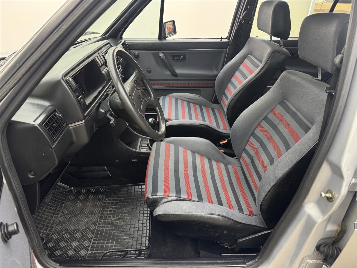 Volkswagen Golf Sedan / Limuzína 1,8 l 79 kw