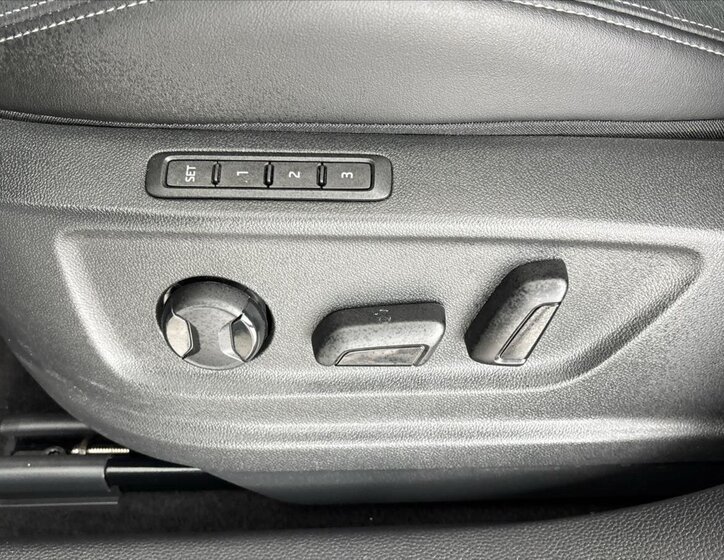 Škoda Karoq SUV / Terénní 1,5 l 110 kw