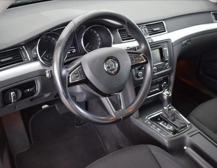 Škoda Superb Kombi 2,0 l 103 kw