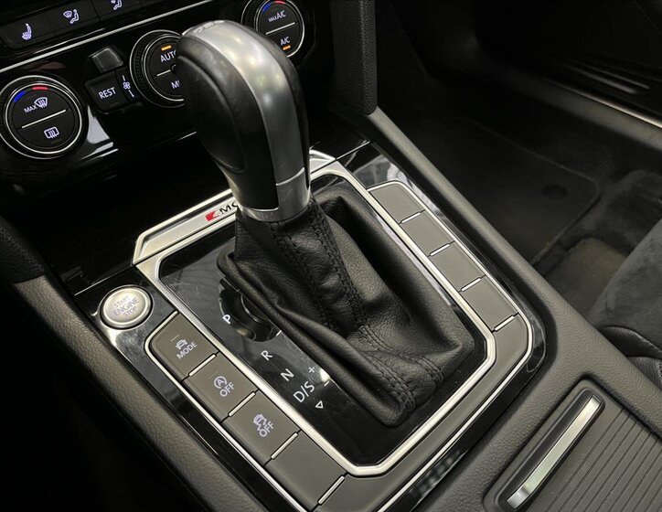Volkswagen Passat Sedan / Limuzína 2,0 l 176 kw