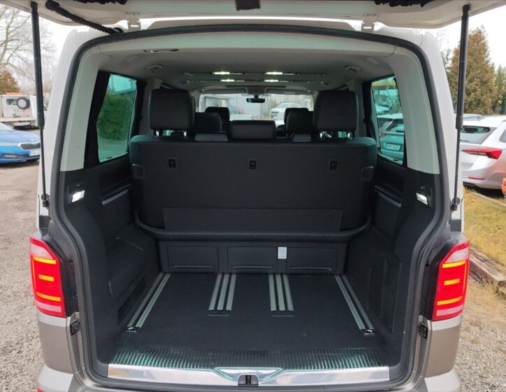 Volkswagen Multivan 11