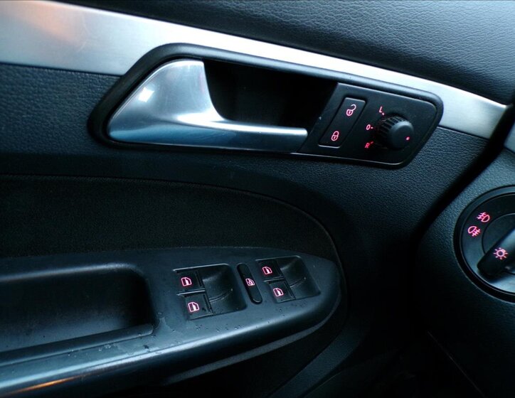 Volkswagen Touran Kombi 1,4 l 103 kw