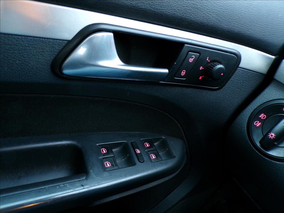 Volkswagen Touran Kombi 1,4 l 103 kw