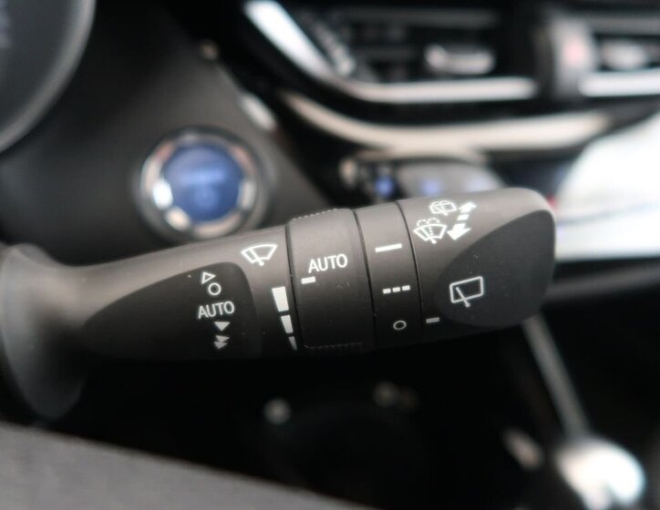 Toyota C-HR SUV 1,8 l 72 kw