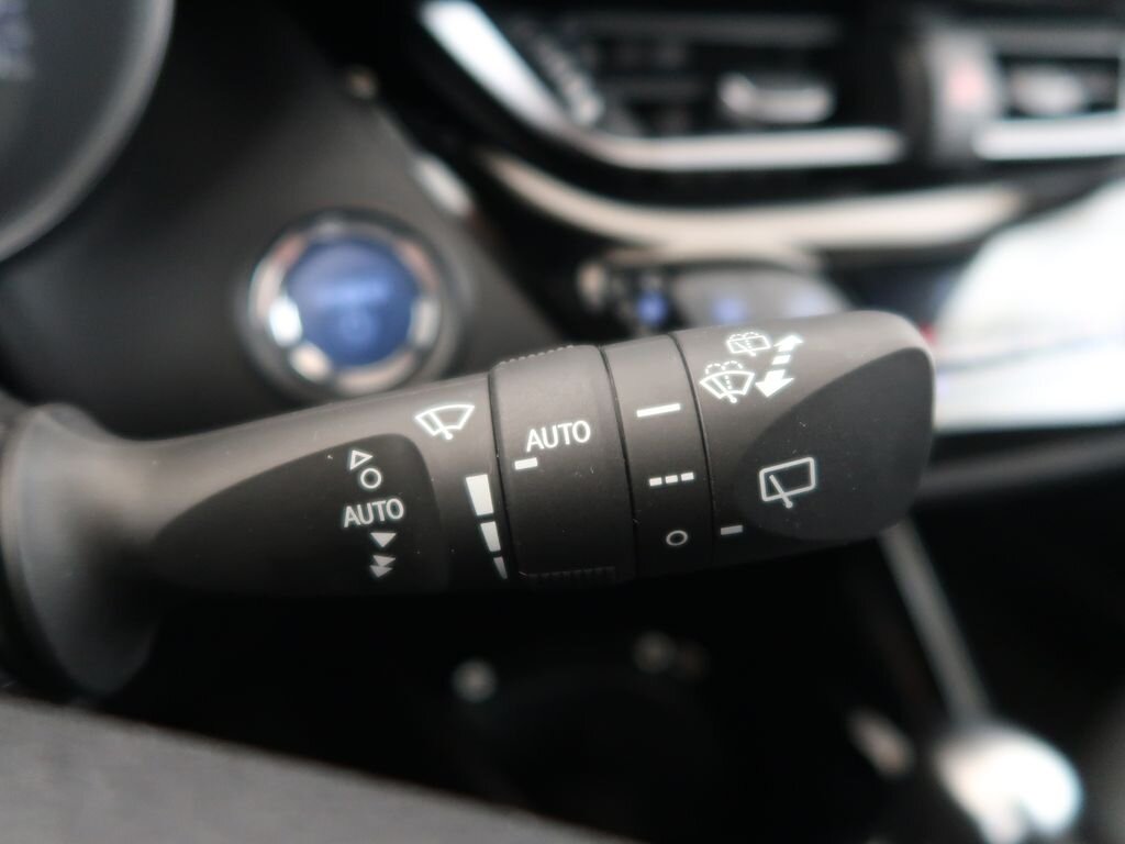 Toyota C-HR SUV 1,8 l 72 kw