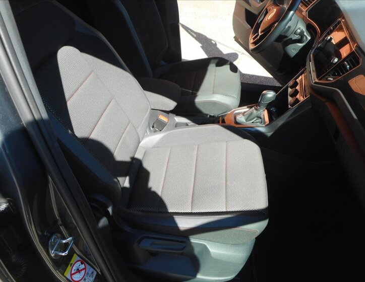 Volkswagen T-Roc SUV / Terénní 1,5 l 110 kw