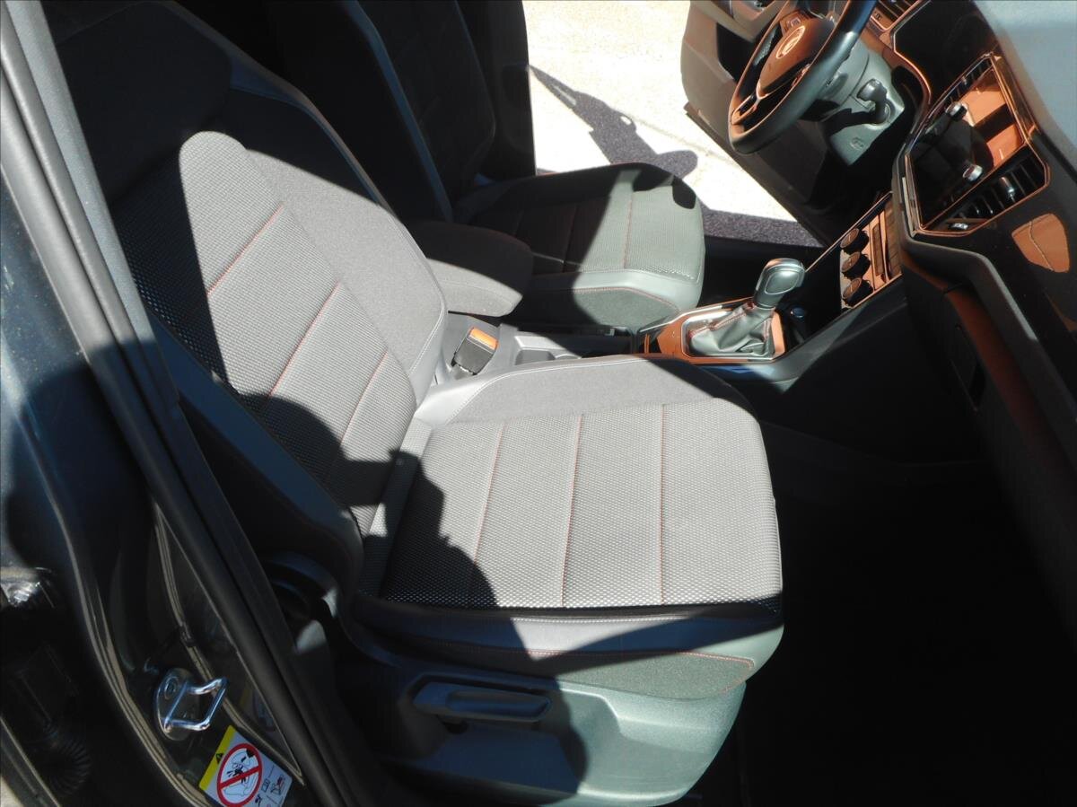 Volkswagen T-Roc SUV / Terénní 1,5 l 110 kw