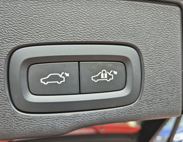 Volvo XC60 SUV / Terénní 2,0 l 145 kw