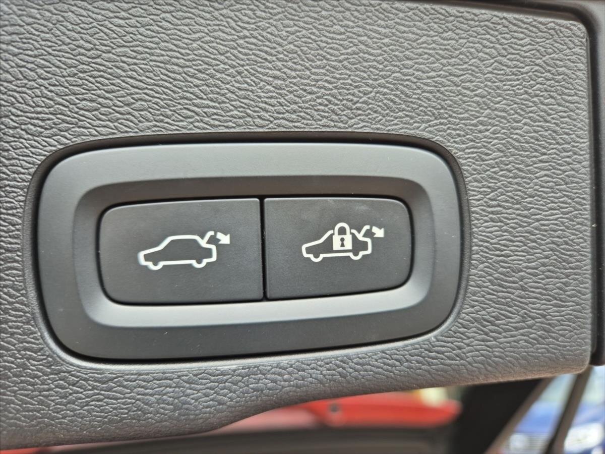 Volvo XC60 SUV / Terénní 2,0 l 145 kw