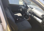 Toyota RAV4 SUV 2,2 l 100 kw