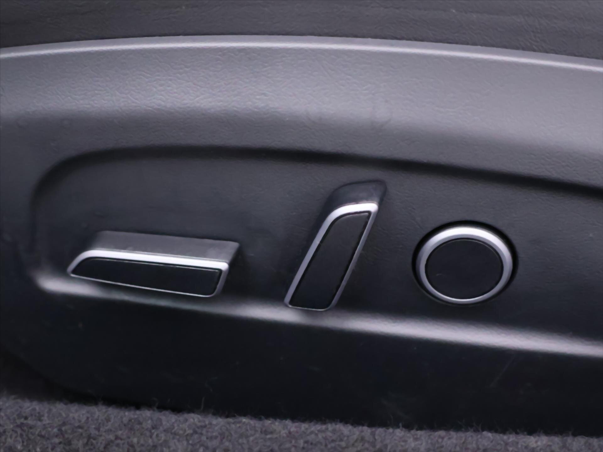 Tesla Model 3 Sedan / Limuzína 0,0 208 kw