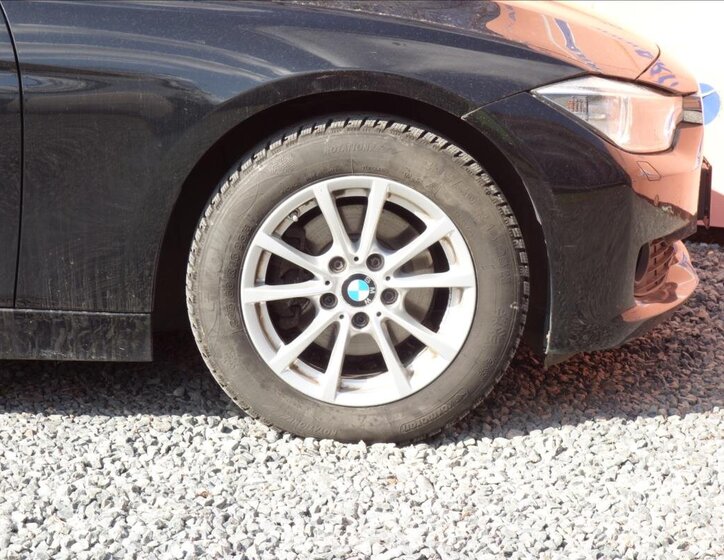 BMW Řada 3 Sedan / Limuzína 2,0 l 105 kw