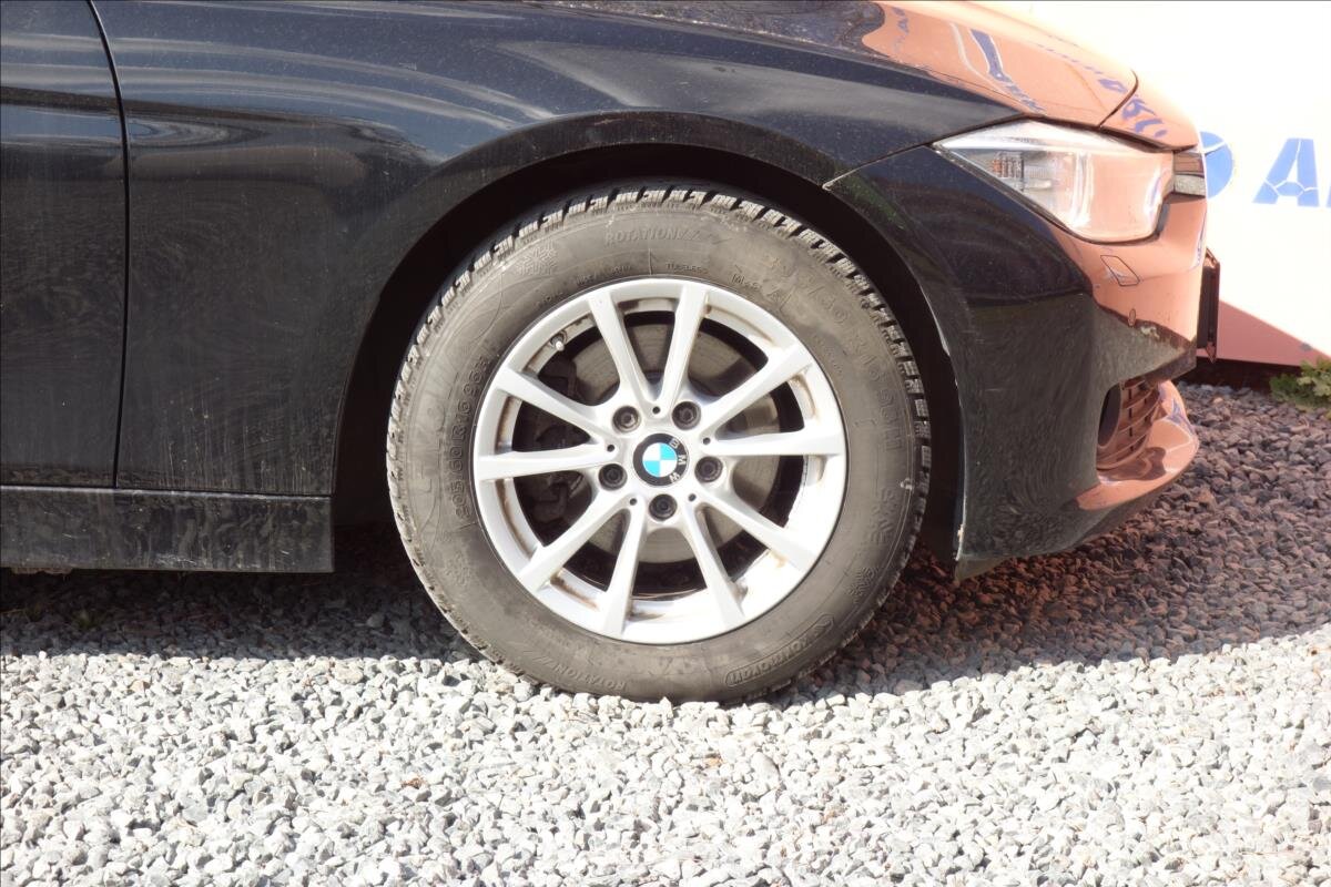 BMW Řada 3 Sedan / Limuzína 2,0 l 105 kw