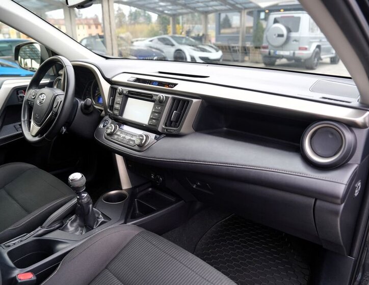 Toyota RAV4 SUV / Terénní 2,0 l 91 kw