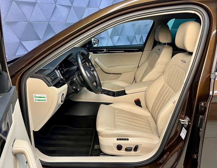 Škoda Superb 11