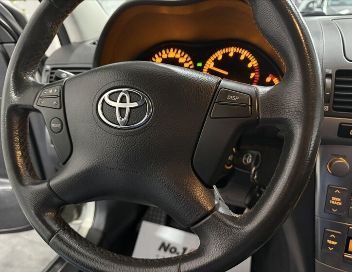 Toyota Avensis Liftback 1,8 l 95 kw