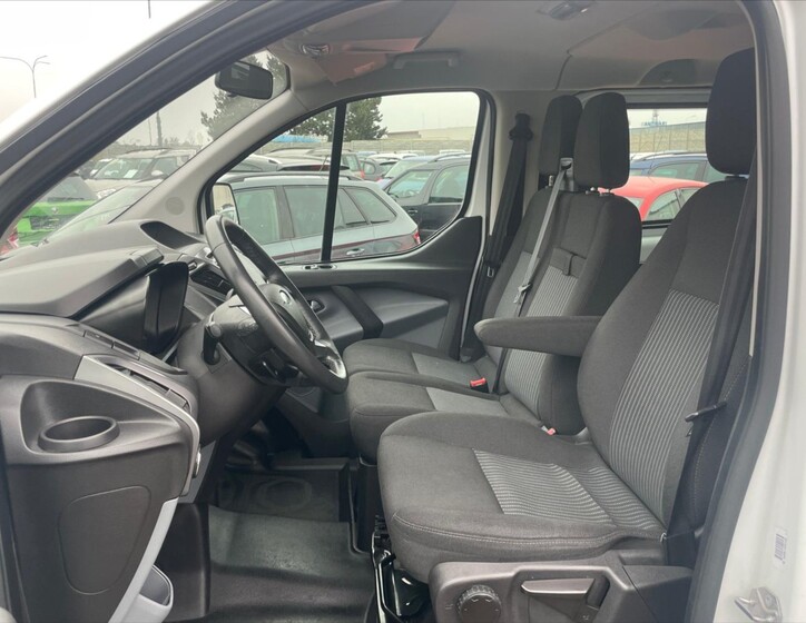 Ford Tourneo Custom 8