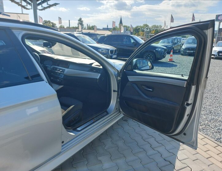 BMW Řada 5 Kombi 3,0 l 230 kw