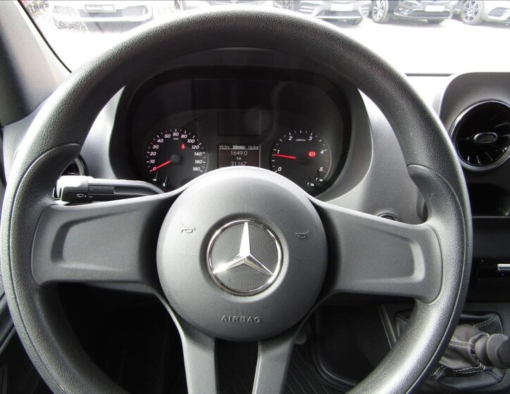 Mercedes-Benz Sprinter 14