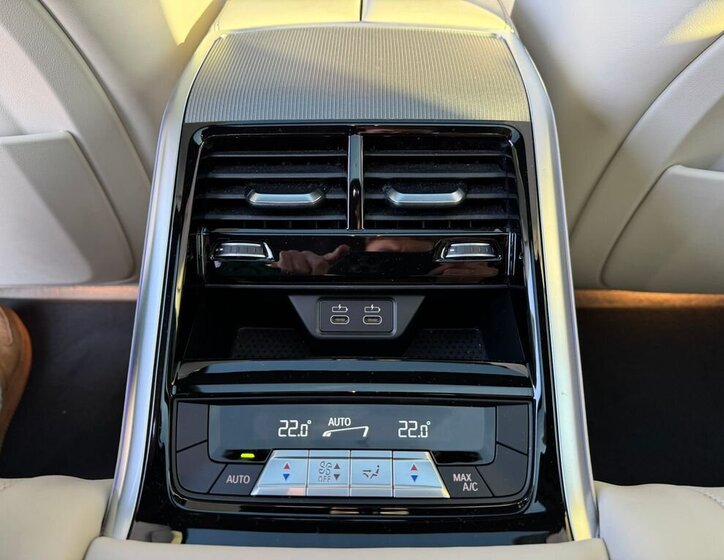 BMW Řada 8 Sedan / Limuzína 3,0 l 245 kw