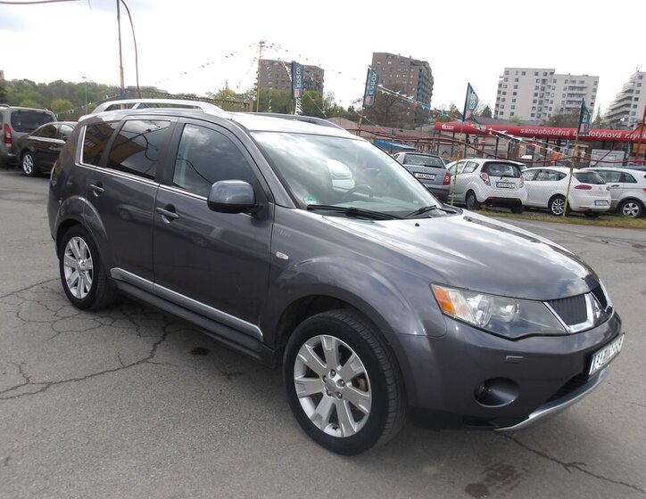 Mitsubishi Outlander SUV / Terénní 2,4 l 125 kw