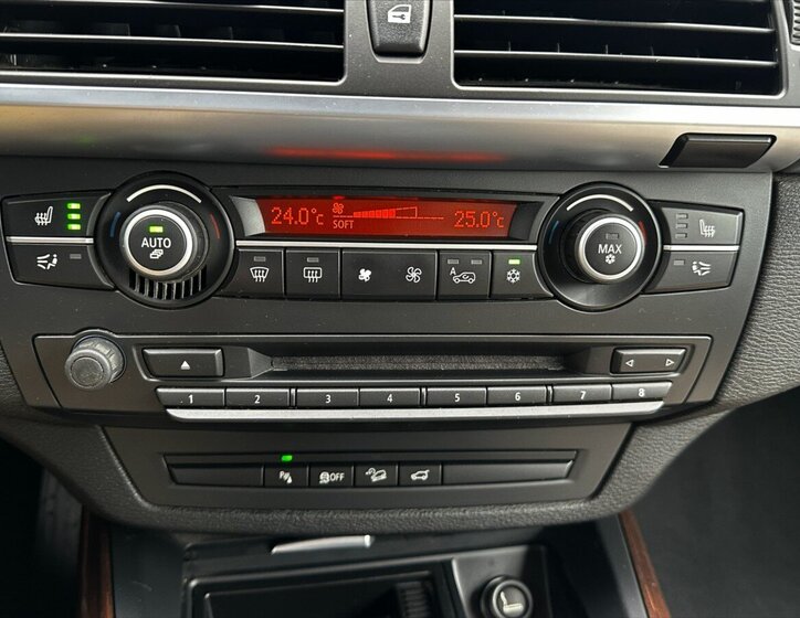 BMW X5 Kombi 3,0 l 180 kw