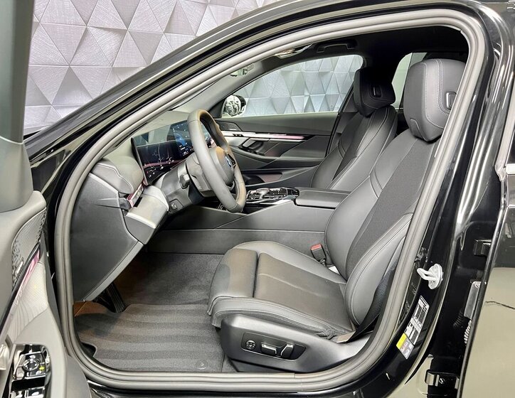 BMW Ostatní Sedan / Limuzína 0,0 290 kw