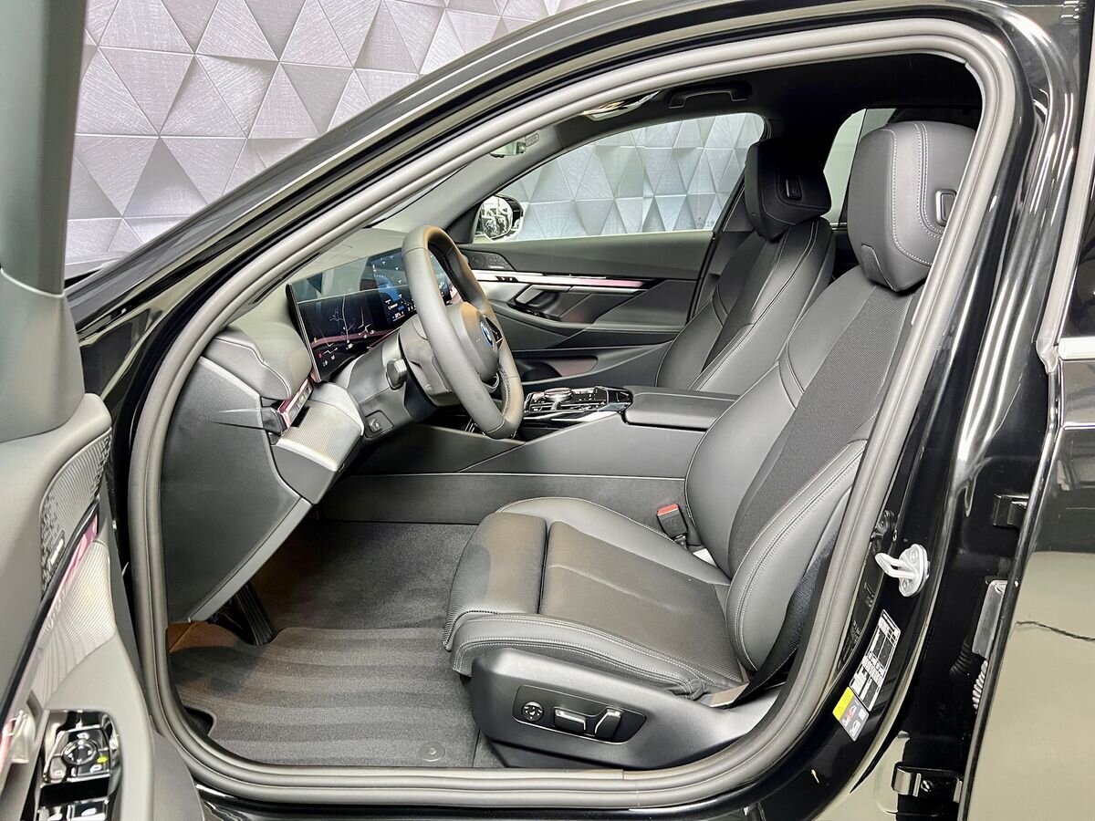 BMW Ostatní Sedan / Limuzína 0,0 290 kw