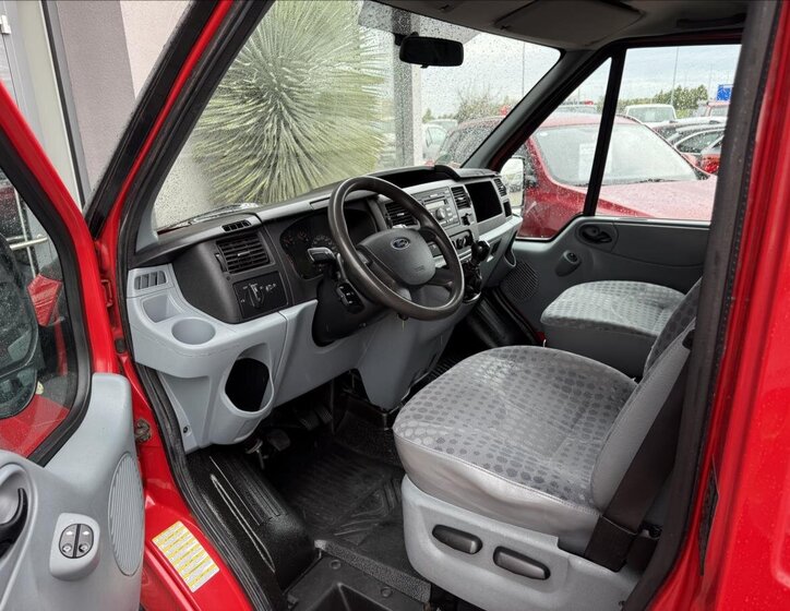 Ford Transit 9
