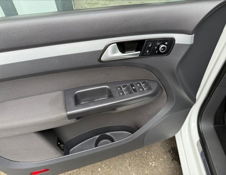 Volkswagen Touran Kombi 1,2 l 77 kw