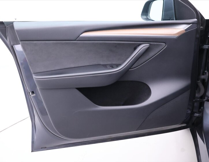 Tesla Model Y SUV / Terénní 0,0 258 kw