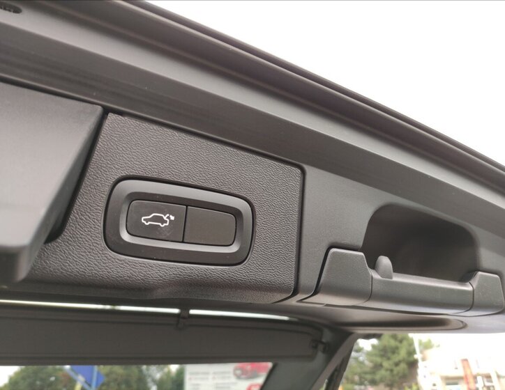 Volvo XC60 SUV / Terénní 2,0 l 140 kw