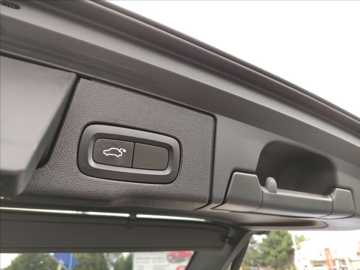 Volvo XC60 SUV / Terénní 2,0 l 140 kw