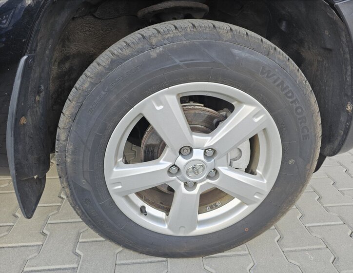 Toyota RAV4 Kombi 2,2 l 100 kw