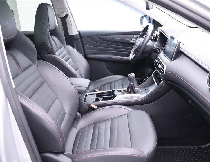 MG HS SUV / Terénní 1,5 l 119 kw