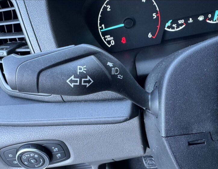 Ford Transit Kombi 2,0 l 96 kw