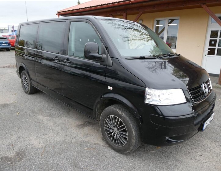 Volkswagen Caravelle 1