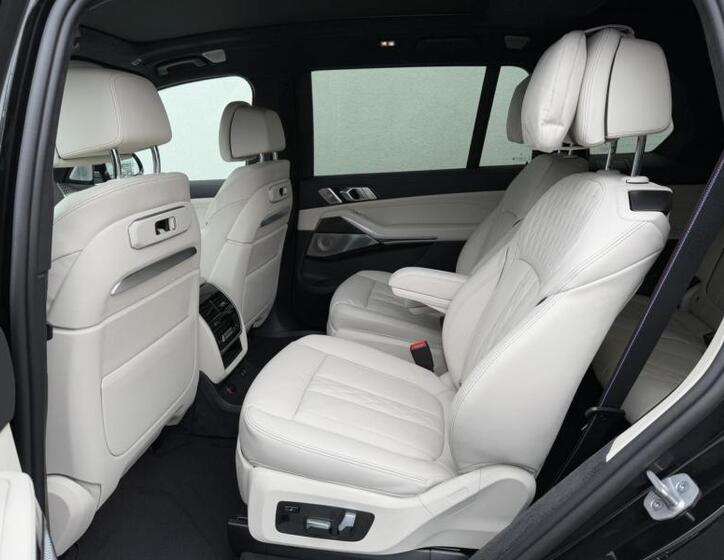 BMW X7 6