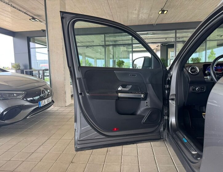 Mercedes-Benz EQB SUV / Terénní 0,0 215 kw