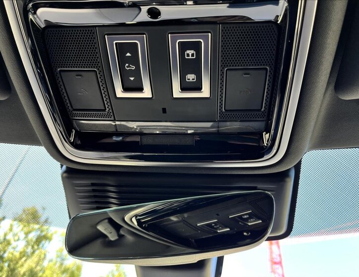 Land Rover Range Rover Velar SUV 2,0 l 150 kw