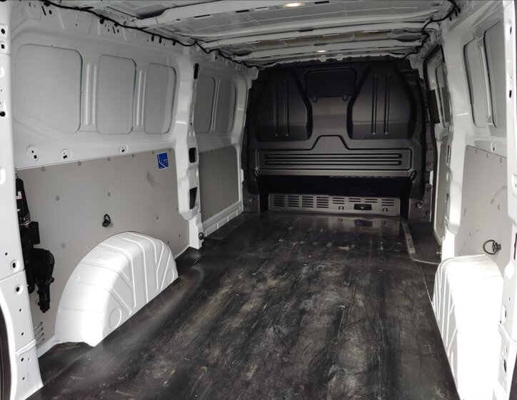 Volkswagen Transporter Skříň 2,0 l 110 kw