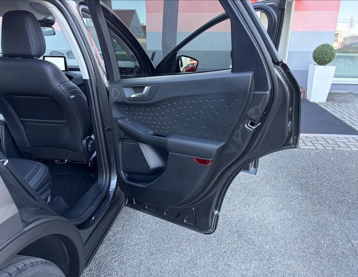 Ford Kuga SUV / Terénní 2,5 l 165 kw