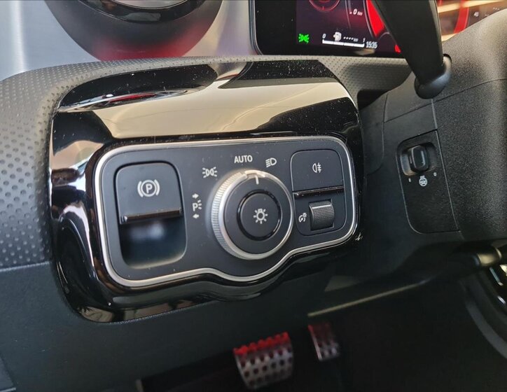 Mercedes-Benz CLA 11