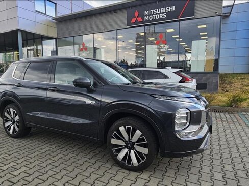 Mitsubishi Outlander SUV / Terénní 2,4 l 100 kw