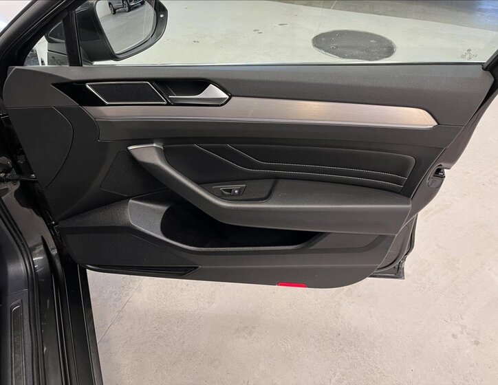 Volkswagen Passat Sedan 1,5 l 110 kw