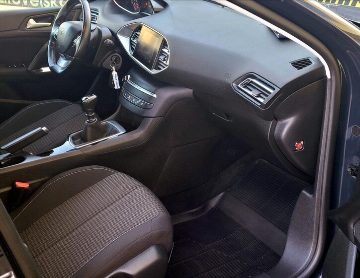 Peugeot 308 Hatchback 1,5 l 75 kw